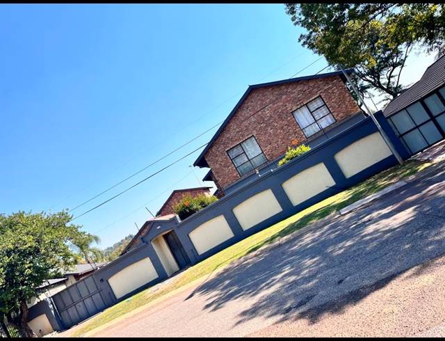 10 BEDROOM HOUSE FOR SALE IN NEWLANDS